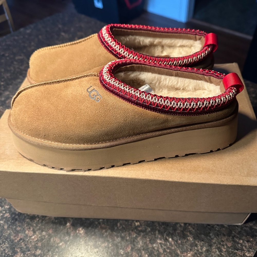 UGG Women's Tazz- Size 10 - Picture 3 of 8